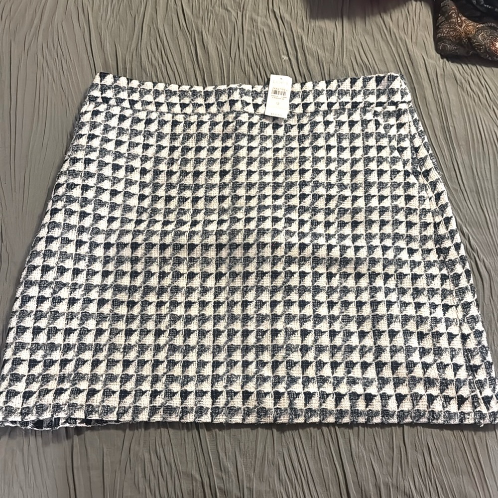 Gorgeous blue patterned skirt from the loft.